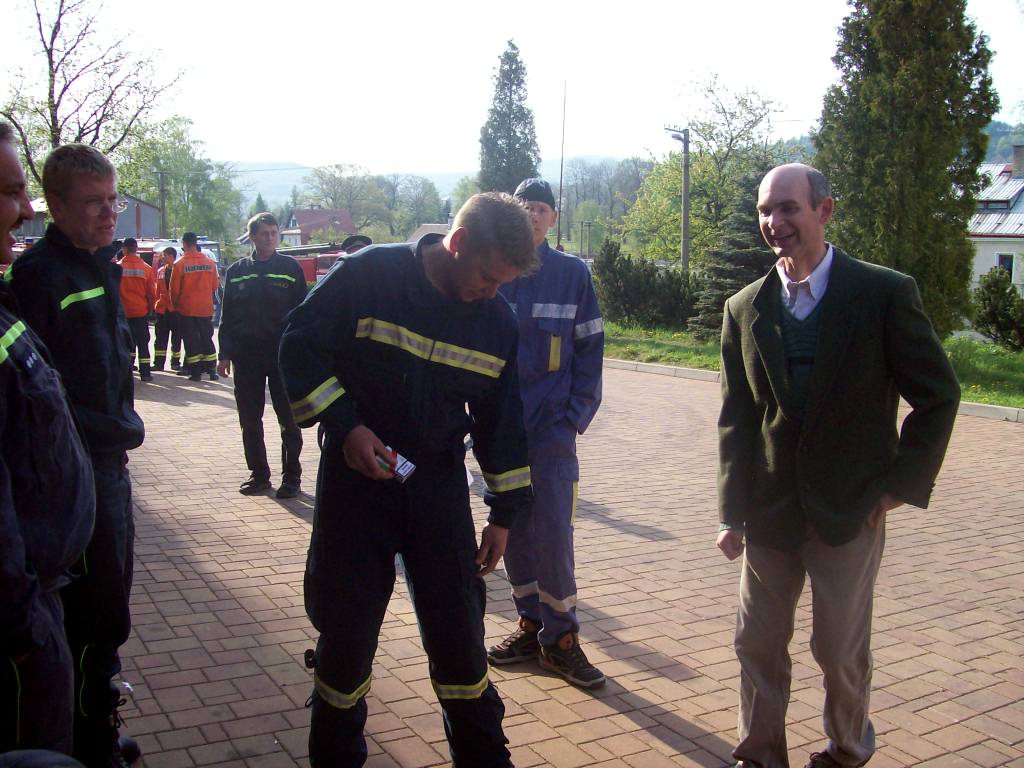 100_1990.jpg